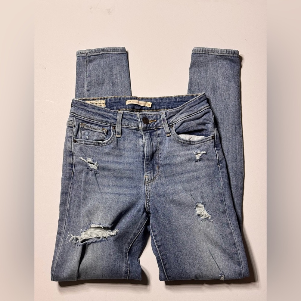 Size 26 High Rise Skinny Levi’s “Big E”